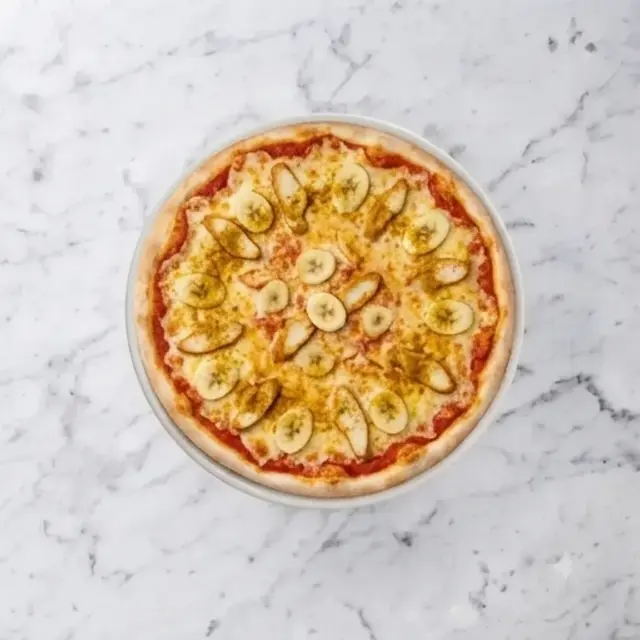 Delhi — Tomatsås, ost och kyckling, banan, curry
